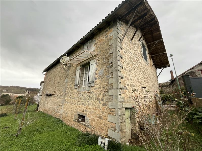 Vente Maison BUSSEROLLES - 2 pièces -75 m² - (24360)