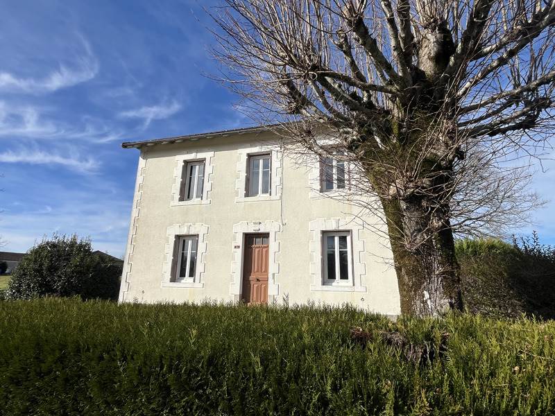 Maison en pierre à Champniers-et-Reilhac