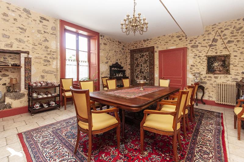 Vente Maison NONTRON - 8 pièces -550 m² - (24300)