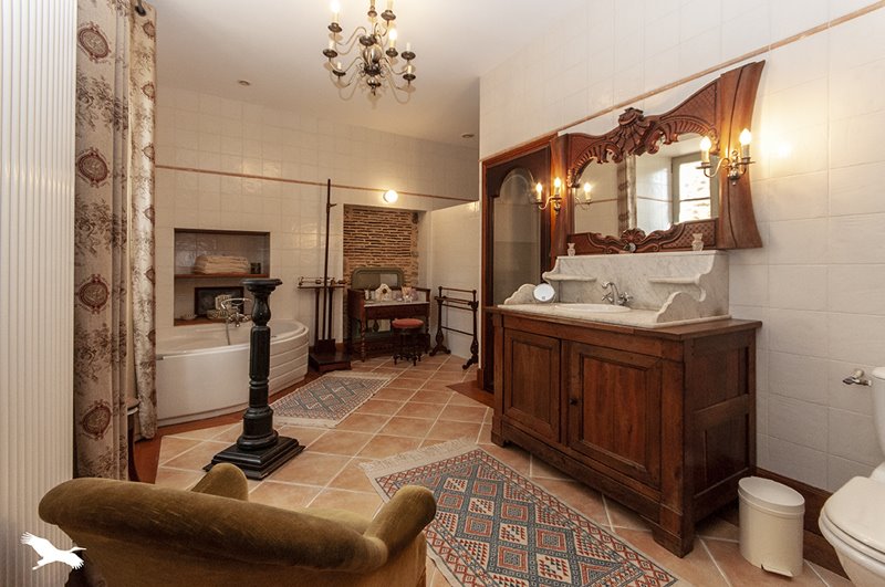 Vente Maison NONTRON - 8 pièces -550 m² - (24300)