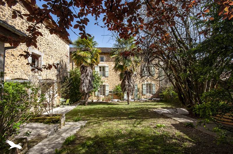 Vente Maison NONTRON - 8 pièces -550 m² - (24300)