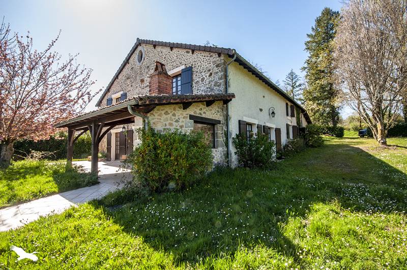 Maison en pierre à Champniers-et-Reilhac