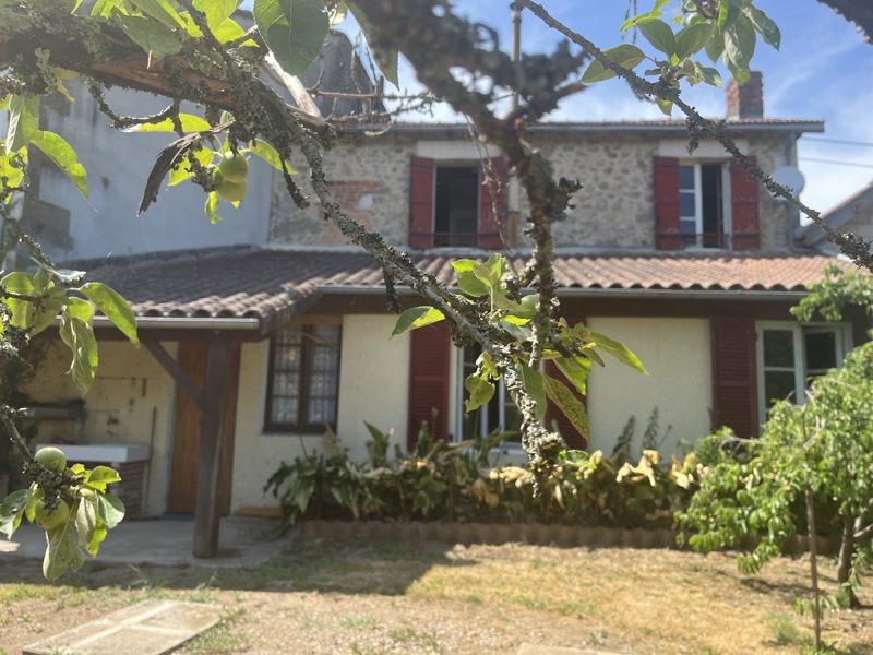 Vente Maison NONTRON - 6 pièces -121 m² - (24300)