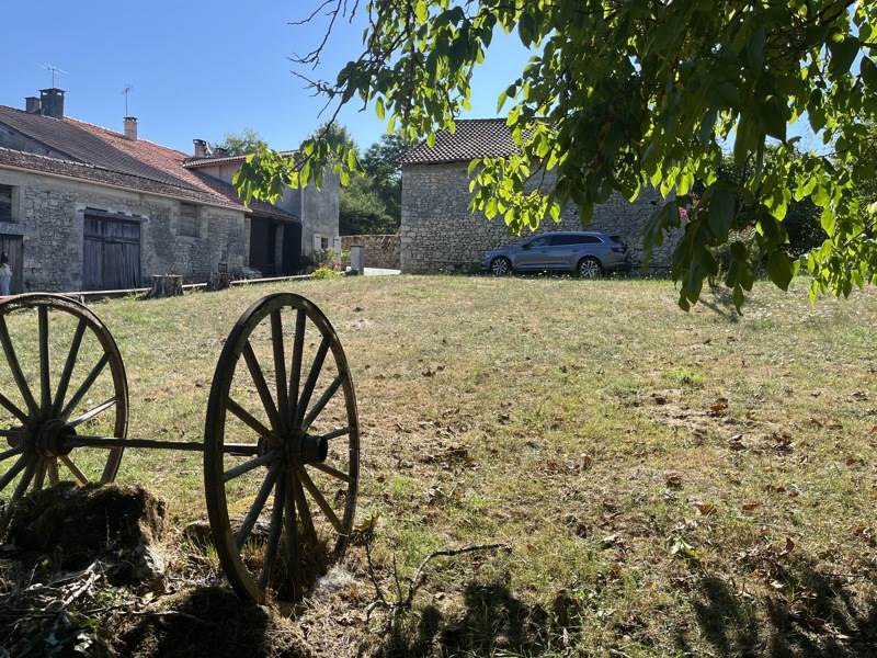 Vente Maison LA CHAPELLE MONTMOREAU - 4 pièces -80 m² - (24300)