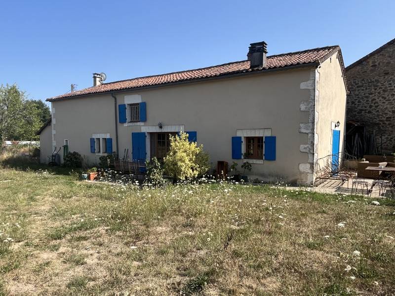 Vente Maison NONTRON - 7 pièces -142 m² - (24300)