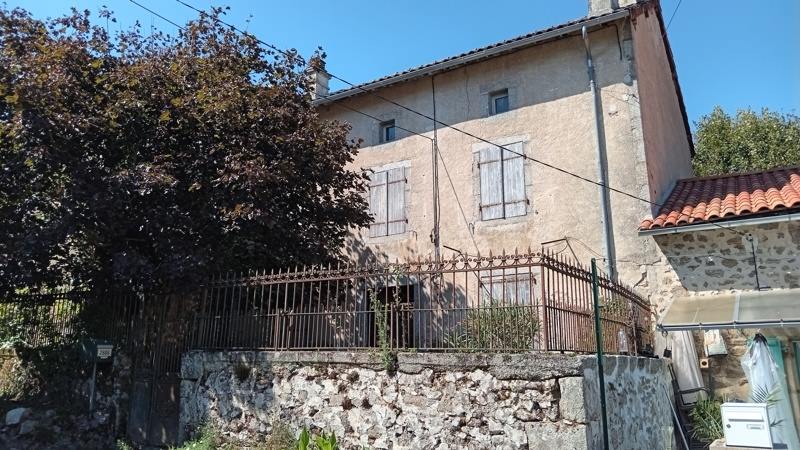 Vente Maison BUSSEROLLES - 5 pièces -131 m² - (24360)