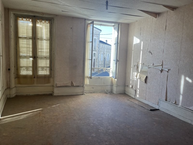 Vente Maison NONTRON - 6 pièces -154 m² - (24300)