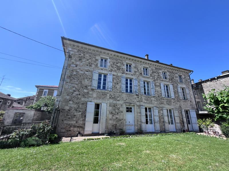 Vente Maison NONTRON - 8 pièces -178 m² - (24300)