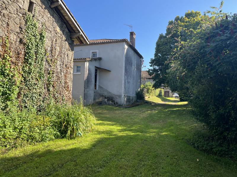 Vente Maison BUSSEROLLES - 3 pièces -75 m² - (24360)