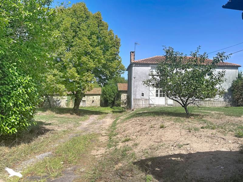 Vente Maison BUSSEROLLES - 3 pièces -75 m² - (24360)