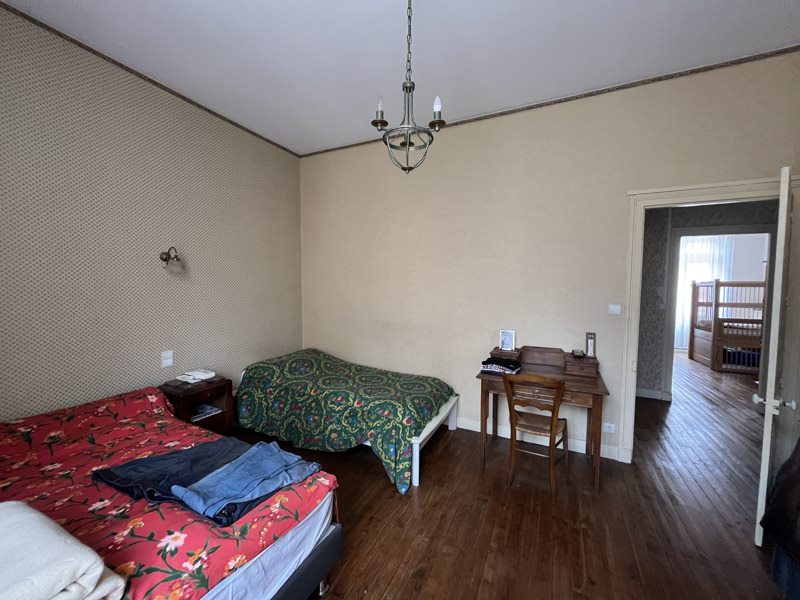 Vente Maison BUSSEROLLES - 7 pièces -176 m² - (24360)