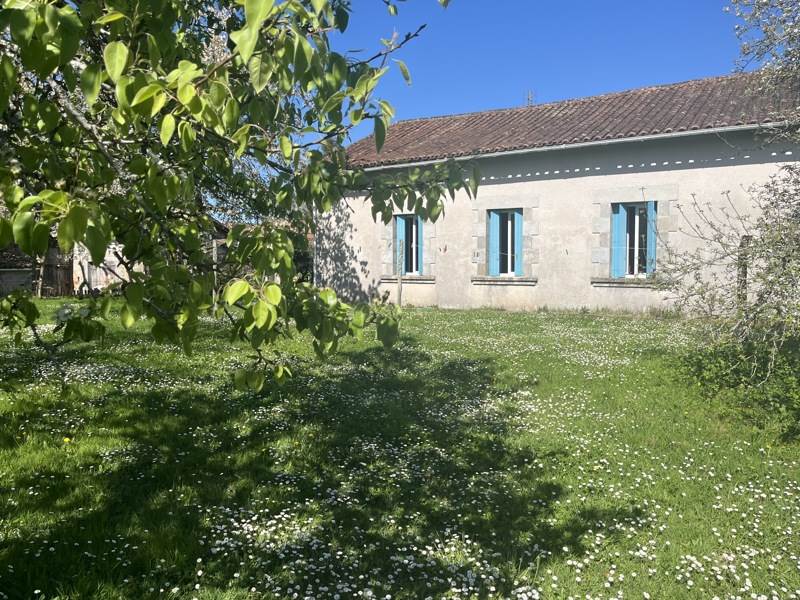 Vente Maison BUSSEROLLES - 7 pièces -130 m² - (24360)