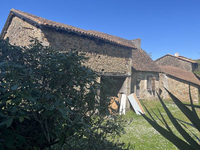 Vente Maison BUSSEROLLES - 7 pièces -130 m² - (24360)