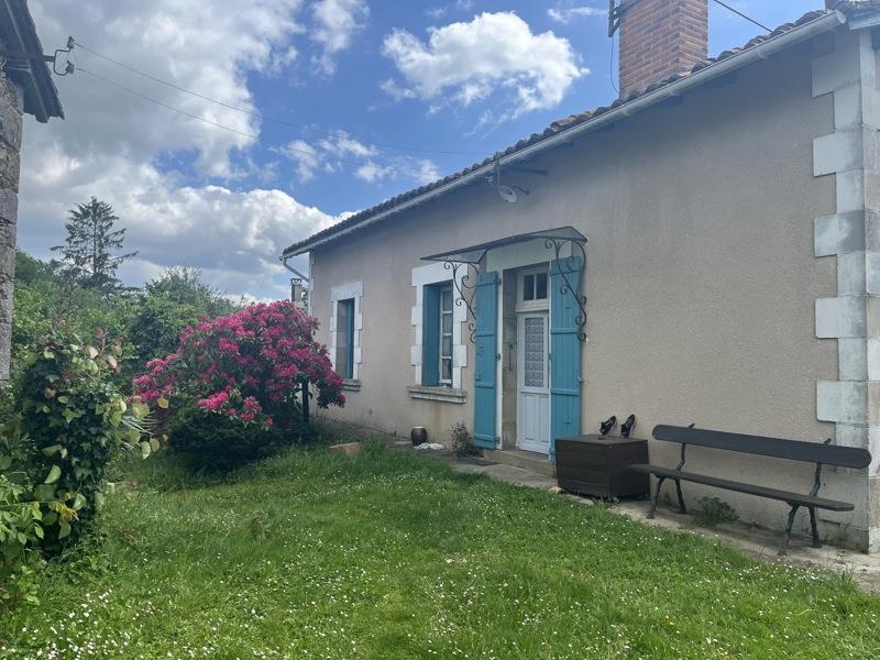 Vente Maison BUSSEROLLES - 7 pièces -130 m² - (24360)