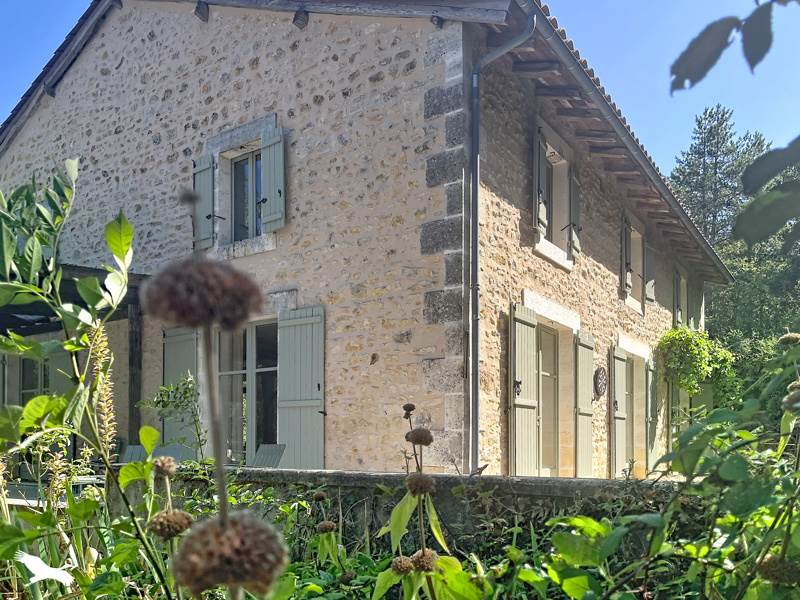 Vente Maison Teyjat - 6 pièces -235 m² - (24300)