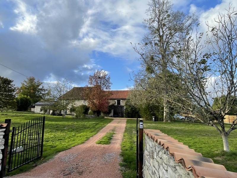 Vente Maison Saint-Saud-Lacoussière - 4 pièces -260 m² - (24470)