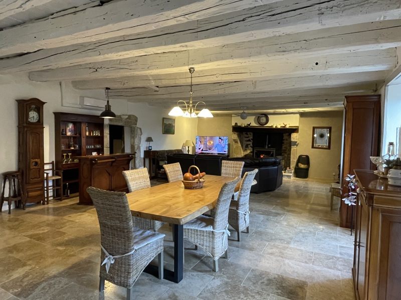 Vente Maison Saint-Saud-Lacoussière - 4 pièces -260 m² - (24470)