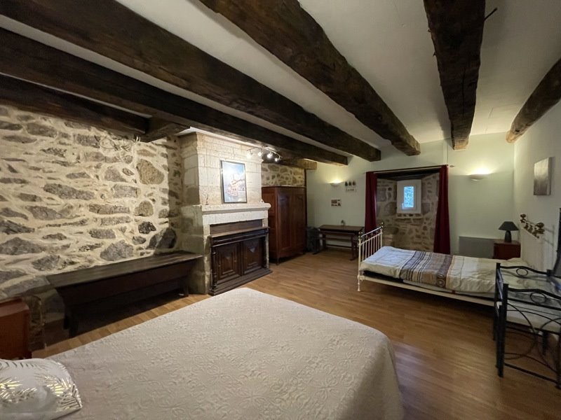 Vente Maison Saint-Saud-Lacoussière - 4 pièces -260 m² - (24470)