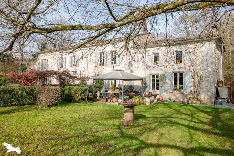 Vente Maison ST CESAIRE 17770 10 pièces - 270 m²
