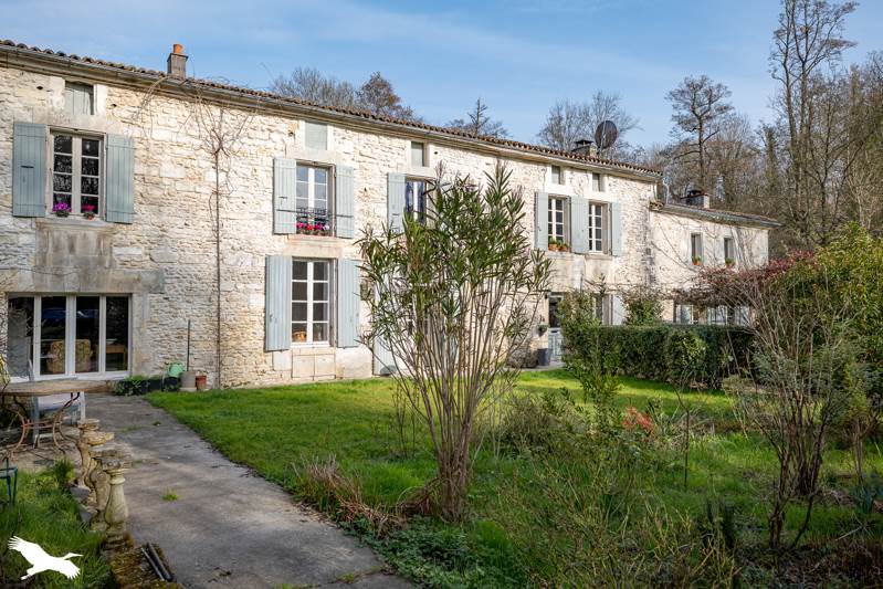 Vente Maison ST CESAIRE 17770 10 pièces - 270 m²