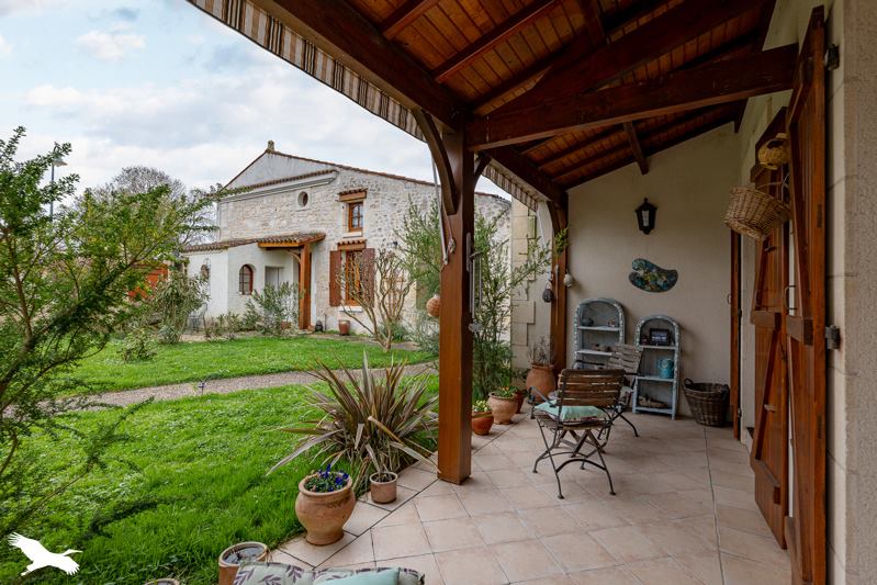 Vente Maison BUSSAC SUR CHARENTE - 9 pièces -218 m² - (17100)
