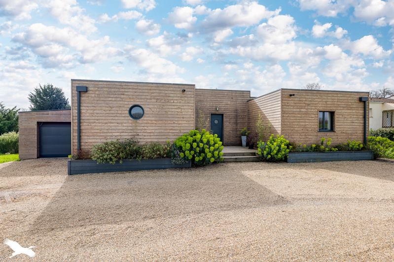Vente Maison LA CHAPELLE DES POTS - 6 pièces -138 m² - (17100)