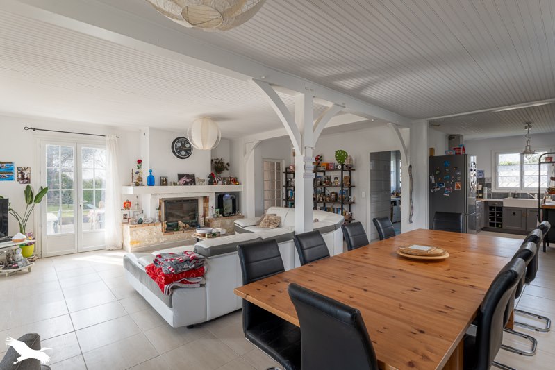 Vente Maison BUSSAC SUR CHARENTE - 7 pièces -176 m² - (17100)