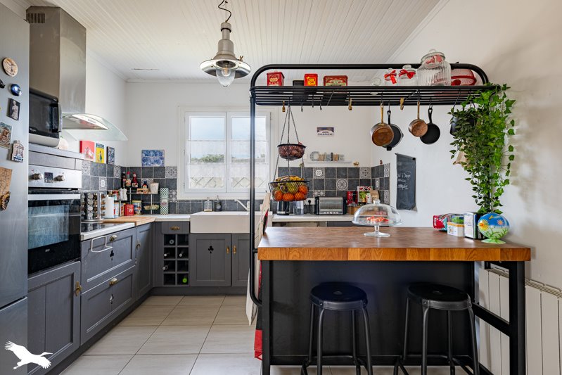 Vente Maison BUSSAC SUR CHARENTE - 7 pièces -176 m² - (17100)