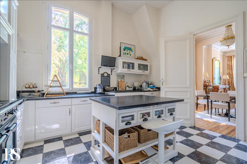 Vente Maison BORDEAUX - 14 pièces -294 m² - (33100)