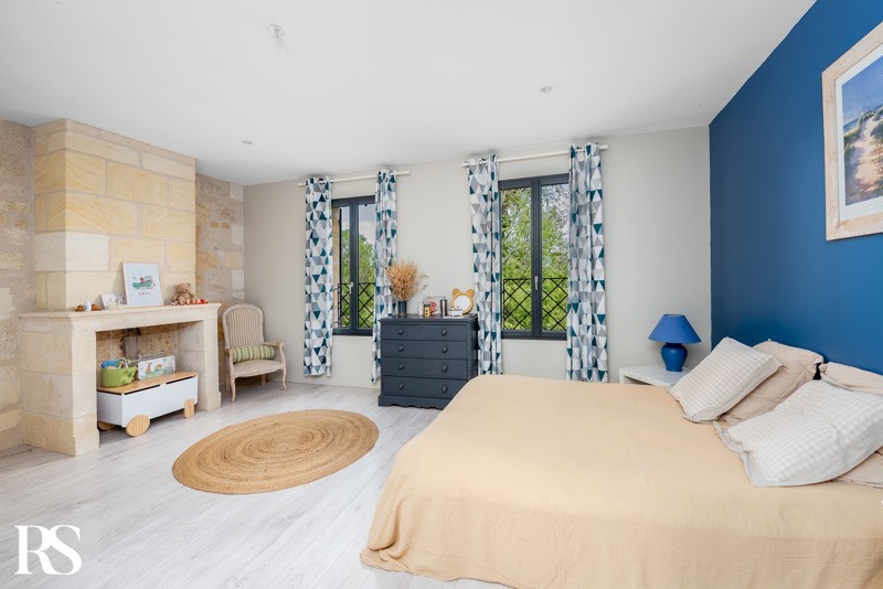 Vente Maison IZON - 7 pièces -330 m² - (33450)