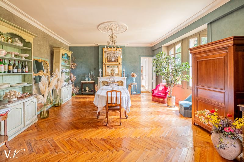 Vente Château LATRESNE - 7 pièces -273 m² - (33360)