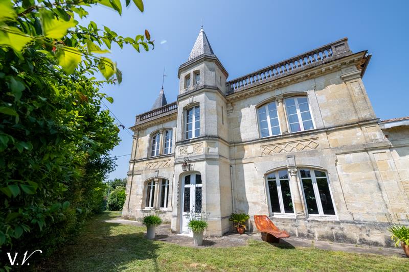 Vente Château LATRESNE - 7 pièces -273 m² - (33360)