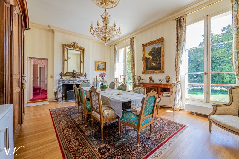 Vente Château LEOGNAN - 12 pièces -600 m² - (33850)