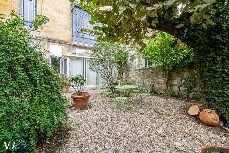 Maison 8 pièces 390 m² · à Bordeaux · 390 m² · 2 150 000 €