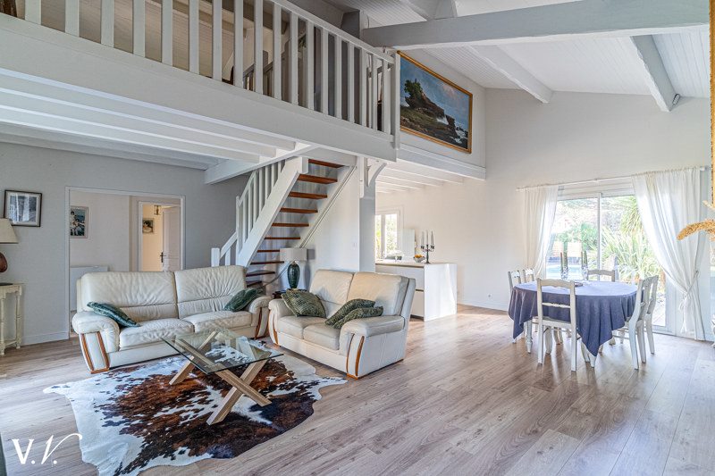 Vente Maison SANGUINET - 7 pièces -201 m² - (40460)
