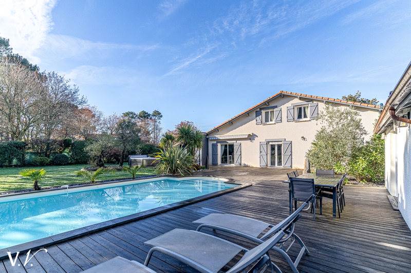 Vente Maison SANGUINET - 7 pièces -201 m² - (40460)