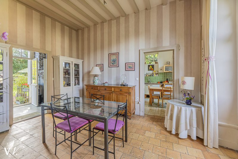 Vente Maison VILLAINES LES ROCHERS - 11 pièces -230 m² - (37190)