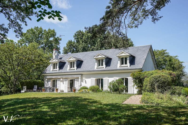 Maison 7 pièces 195 m² · à Rochecorbon · 195 m² · 902 950 €